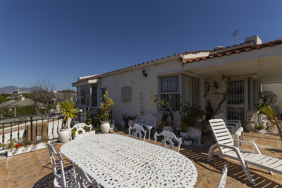 5 Bedroom Property for Sale in Lochnerhof Western Cape